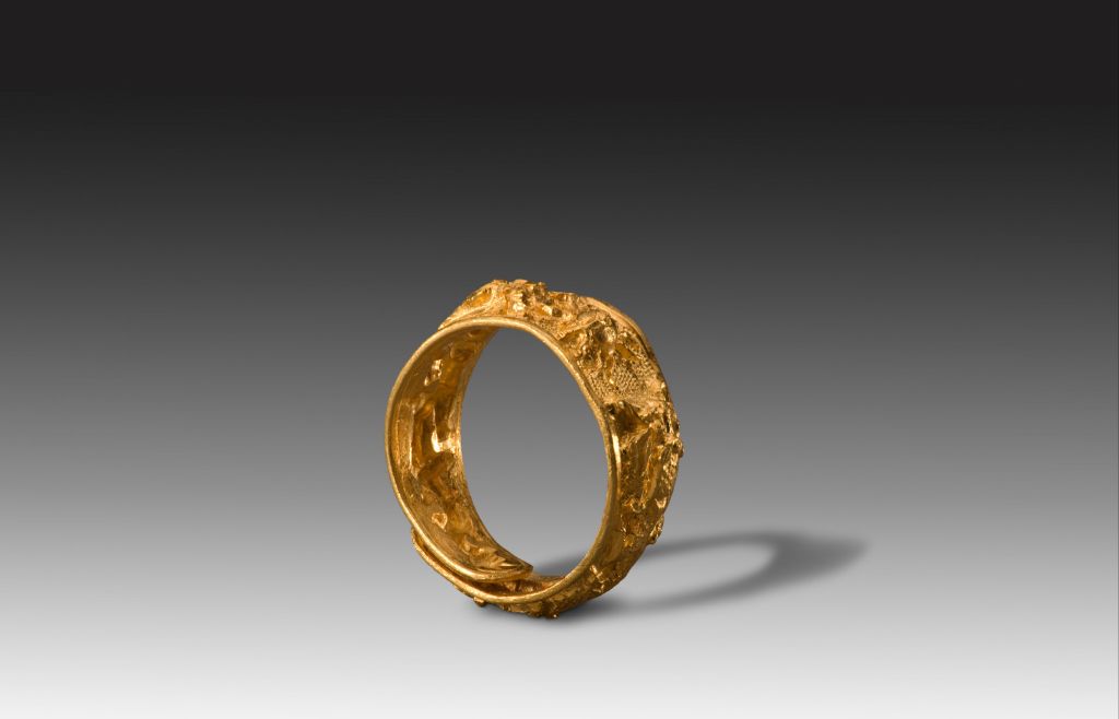 图片[1]-Gold chiseled double dragon pearl pattern ring-China Archive